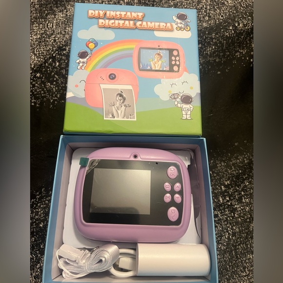 Pink DIY Instant Digital Camera - Picture 2 of 3
